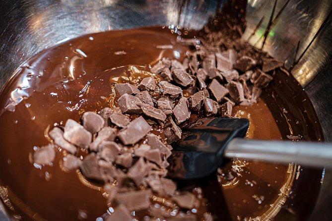 2.5h Belgian Chocolate Pralines Workshop in Brussels - The hot chocolate break is part of the reward