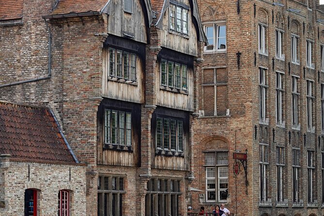 2-Hour Historical Walking Tour in Bruges with Praline Included - Rosary Quay and the best single photo stop