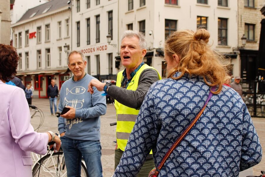 Antwerp: City Highlights Guided Bike Tour - Antwerp Central Station and the old-to-new contrast