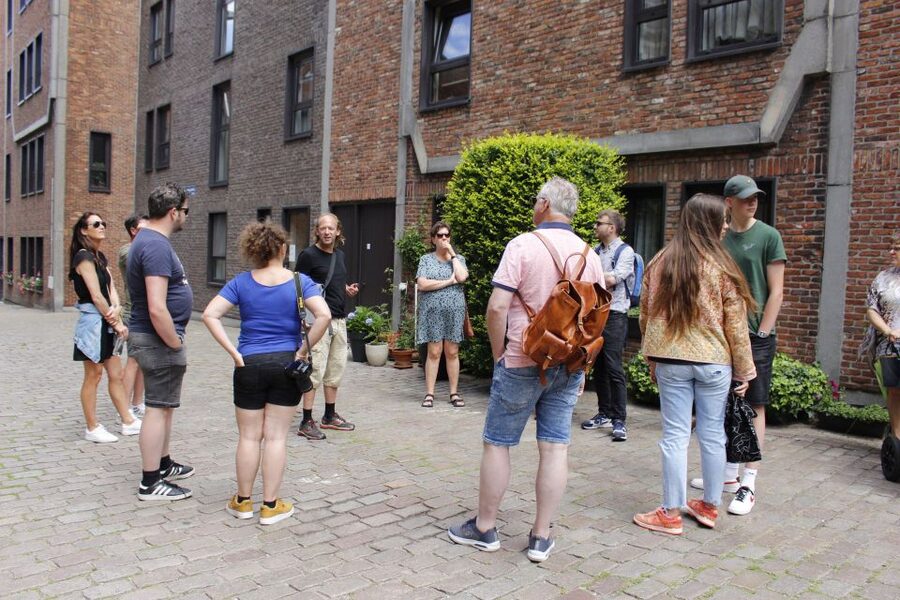 Antwerp: City Highlights Walking Tour - Vlaeykensgang and the quieter side of the old town