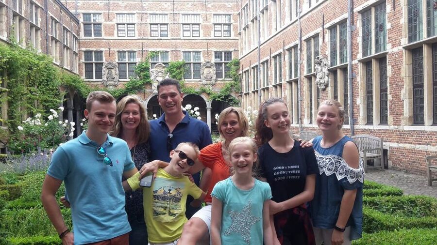 Antwerp: City Highlights Walking Tour - Guides, pace, and the feel of the walk