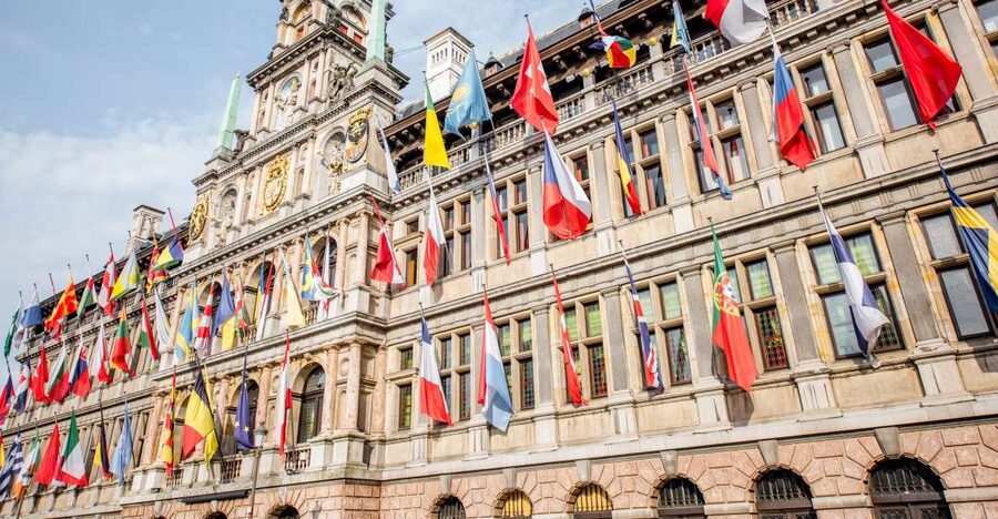 Antwerp: Express Walk with a Local in 60 minutes - Antwerp Central Station and Meir