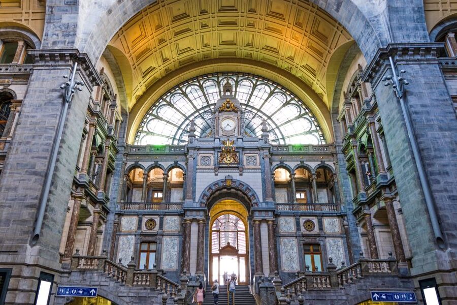 Antwerp: Express Walk with a Local in 60 minutes - The Cathedral of Our Lady and Rubenshuis