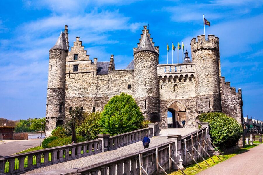 Antwerp: Express Walk with a Local in 60 minutes - What the small group changes