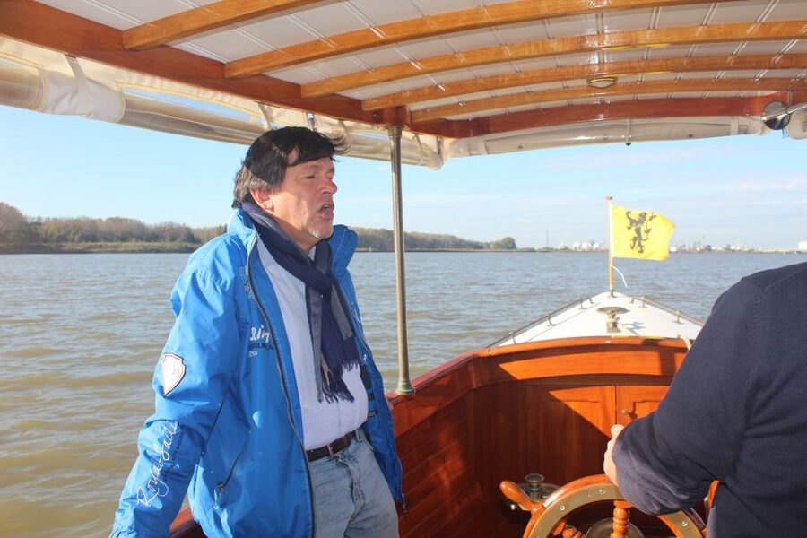 Antwerp: Private Old Harbour Boat Tour Incl. Drinks & Snacks - Practical advice before you book
