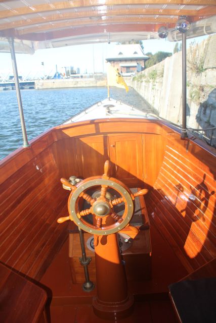 Antwerp: Private Old Harbour Boat Tour Incl. Drinks & Snacks - The restored Rien Elisabeth and the private format