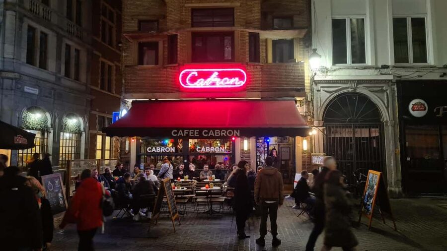 Antwerp: Pub Crawl in the Historical City - Three stops, three chances to taste something different