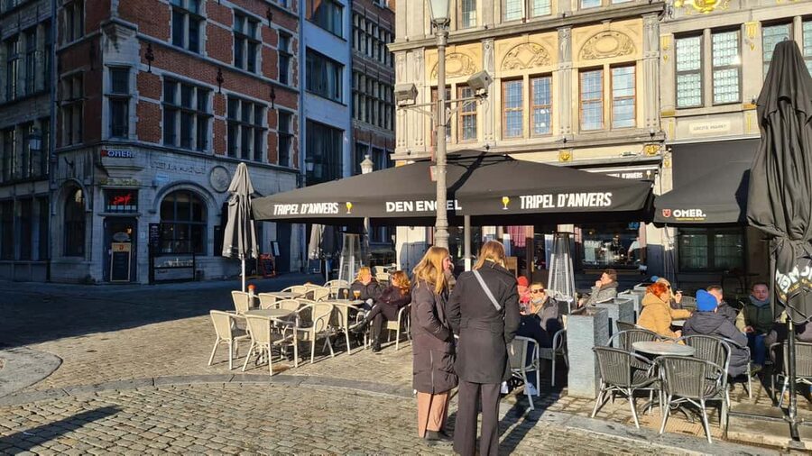 Antwerp: Pub Crawl in the Historical City - Why guide Flip matters to the experience