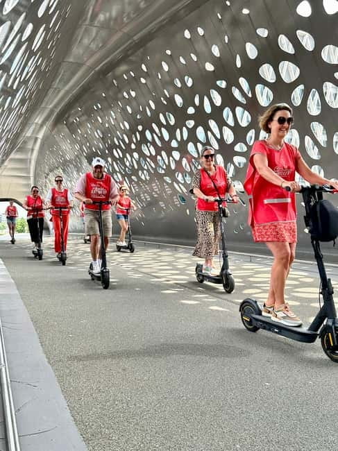 Antwerp: The Big Five City Highlights E-kickscooter Tour - Het Eilandje and Zaha Hadidplein