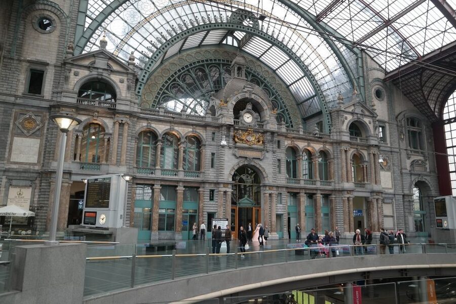 Antwerp: Walking Tour from Steen to Central Station - From Steen to Antwerp’s market heart