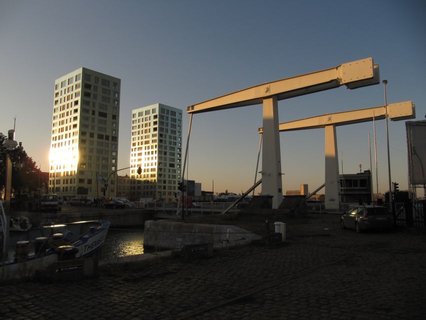 Antwerp: Walking Tour from Steen to Central Station - Timing, language, and planning tips