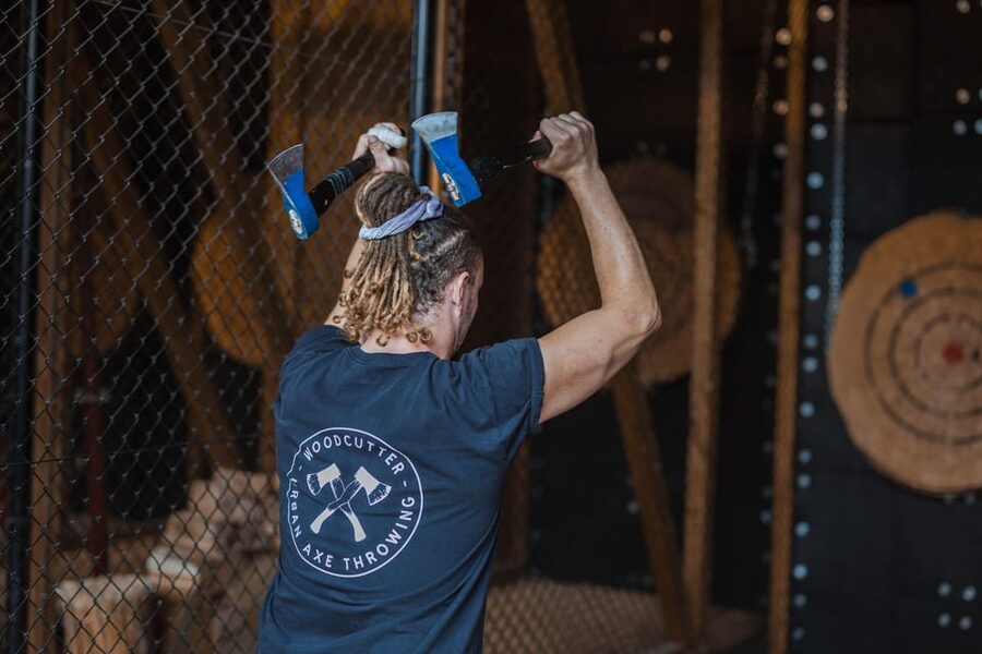 AXE THROWING EXPERIENCE IN ANTWERP - Who will enjoy this most