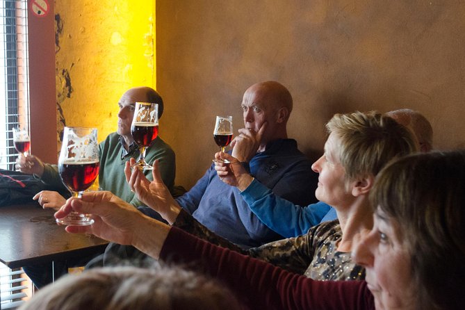 BeerWalk Bruges (English guide) - The walking pace, group size, and practical details