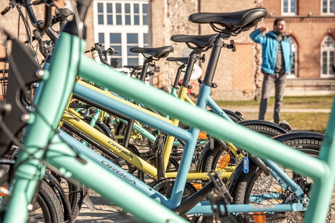 Bicycle tour in historic Ghent - A beer break at Dok Brewing Company