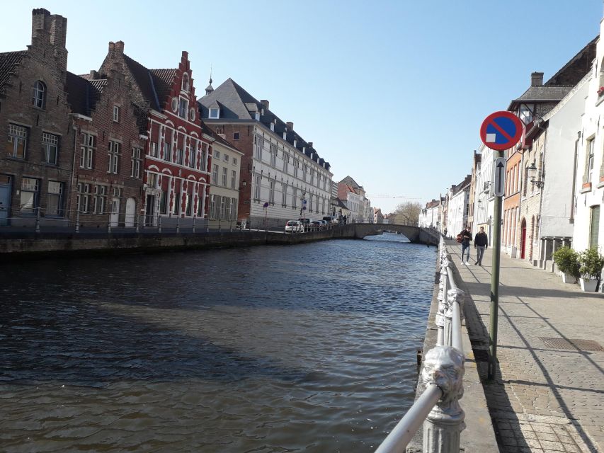 Bruges Beer and Chocolate Walking Tour - Drinking beer at Vlissinghe, dating to 1515