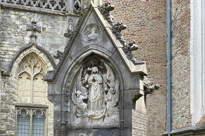 Bruges by a Local: Exciting Stories, Mysteries, People and Choco - Rozenhoedkaai, canals, and the best photographs
