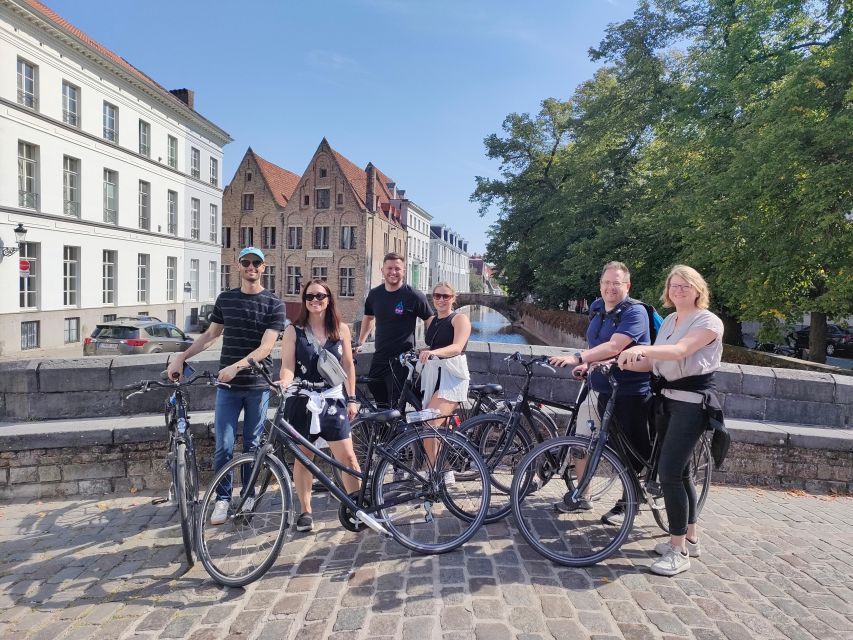 Bruges by bike with family and friends! - Starting beside Bruges’ Market Square