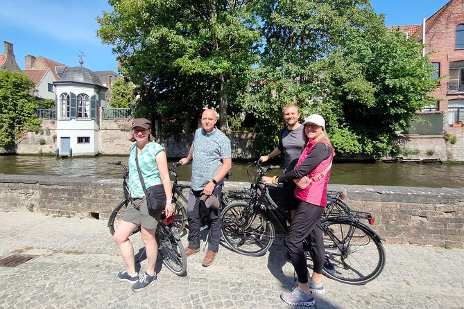 Bruges by bike with friends and family! - From the Markt to Gruuthuse Palace