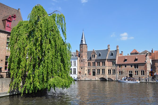 Bruges by bike with friends and family! - Kruispoort, where emperors entered Bruges