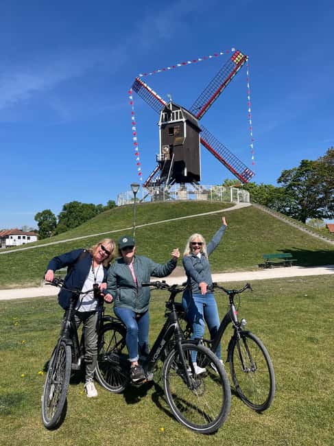 Bruges: City Highlights Bike Tour - Key points at a glance
