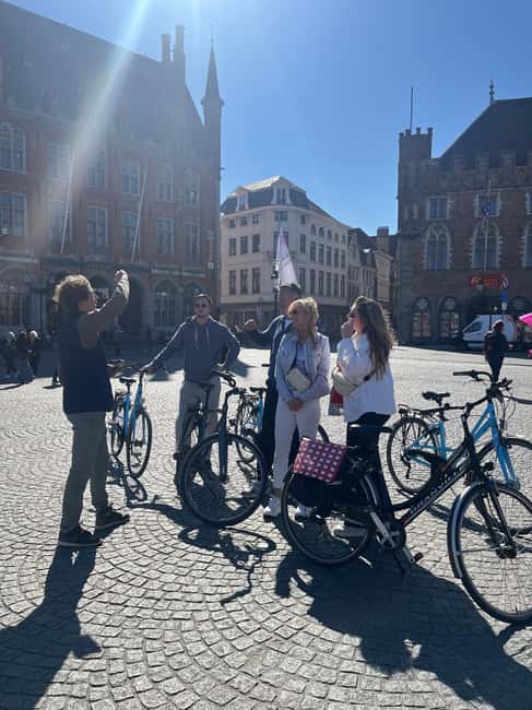 Bruges: City Highlights Bike Tour - The guides make the difference