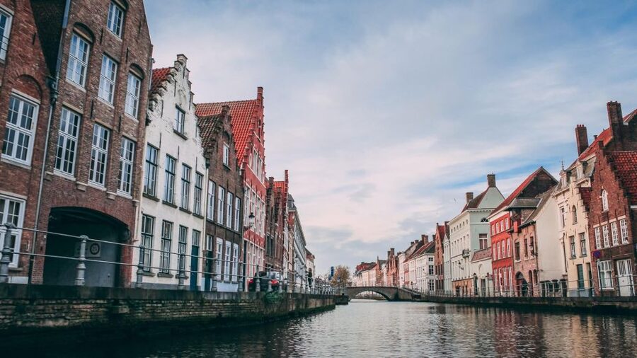 Bruges: Express Walk with a Local in 60 minutes - A fast introduction to Bruges, not a full-day history lesson