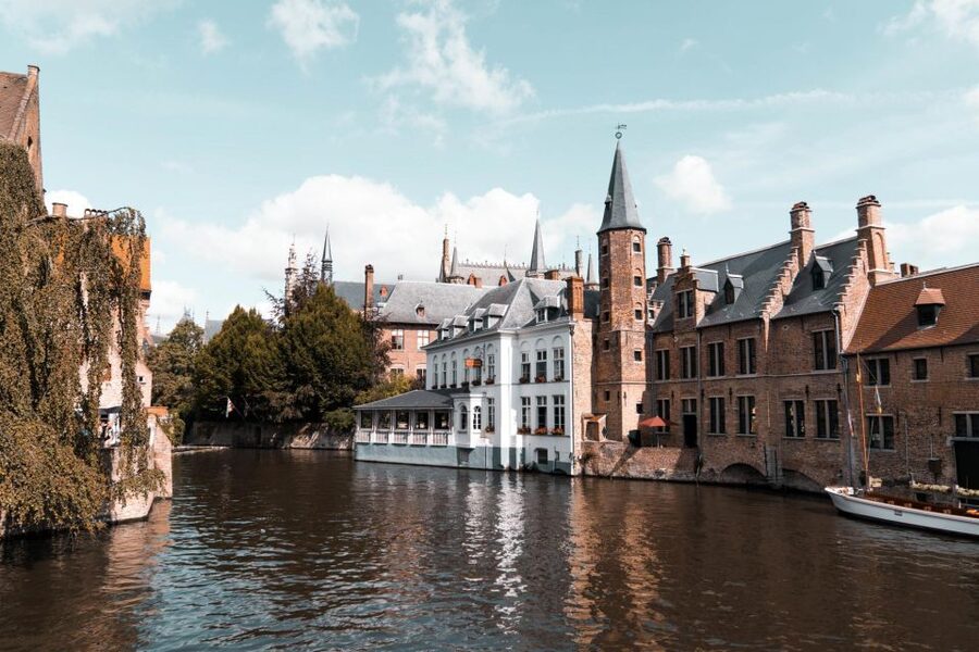 Bruges: Express Walk with a Local in 60 minutes - Should you book the Bruges express walk?