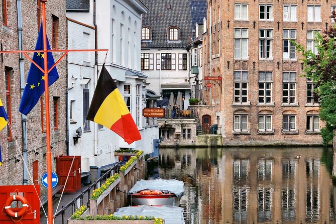 Bruges Food Tour with Full Meal & Drinks by Do Eat Better - Guides make the difference in a small group