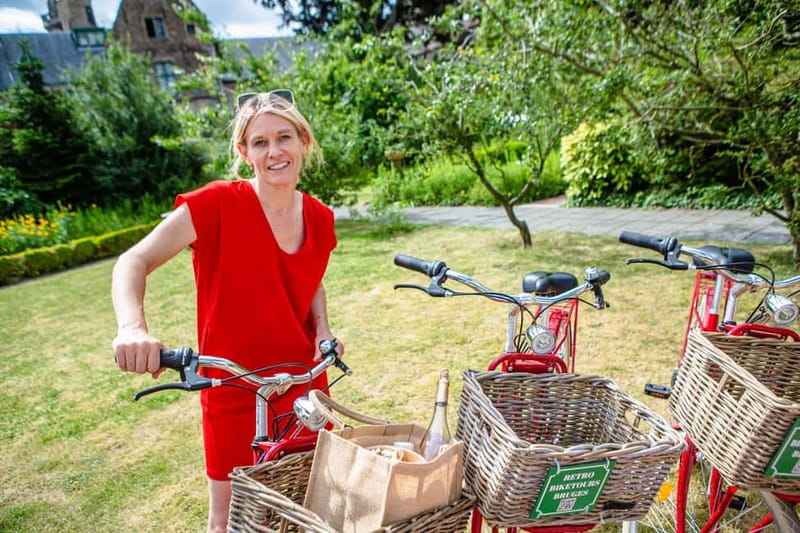 Bruges: Guided Retro Bike Tour of Highlights and Hidden Gems - Key points to know before you book