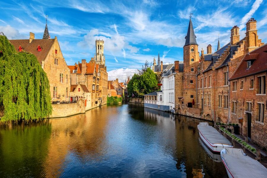 Bruges: Guided Rickshaw Tour - What you see beyond the postcard center