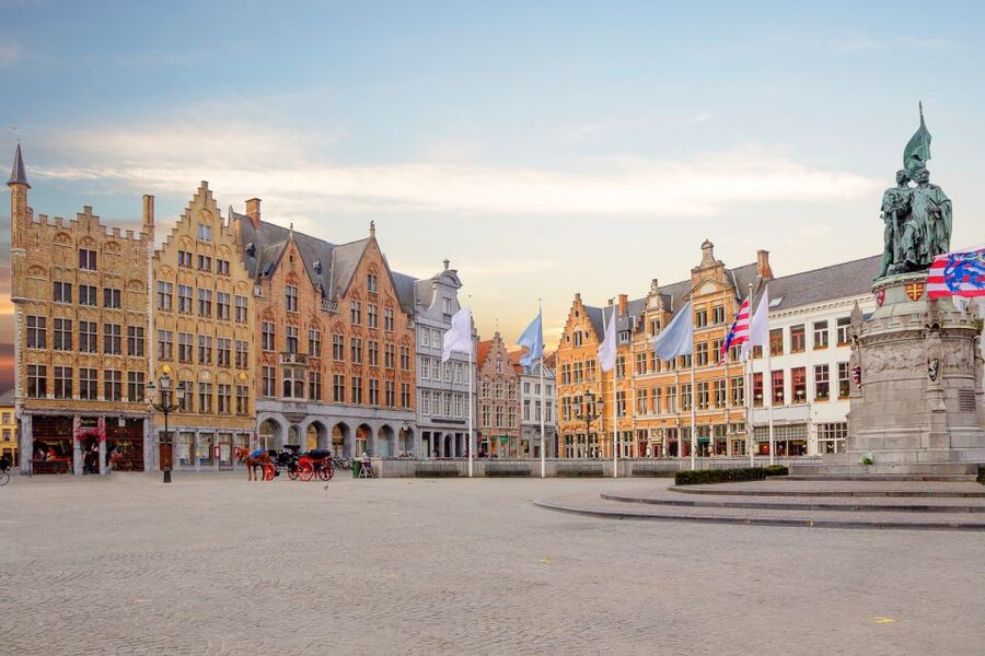Bruges: Guided Rickshaw Tour - One hour or two hours?