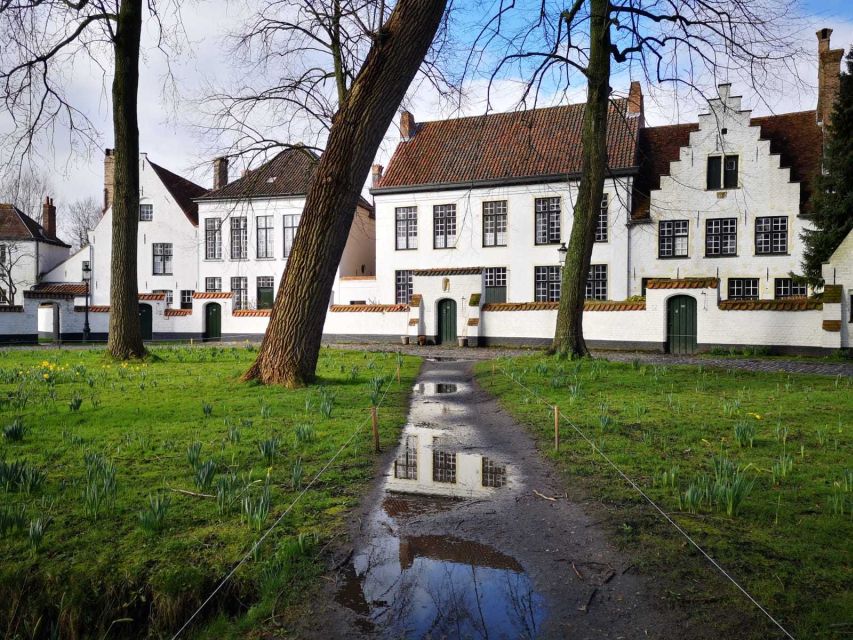 Bruges: Guided Walking Tour - Burg Square, the Basilica, and Gothic Town Hall
