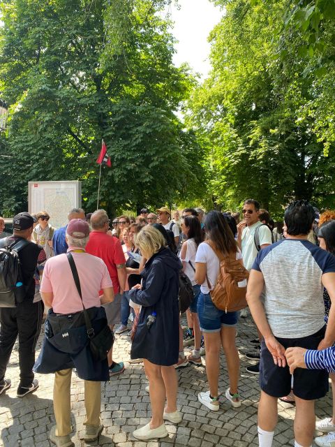 Bruges Guided Walking Tour: Stories, Mysteries and People - Halve Maan brewery and the final stop