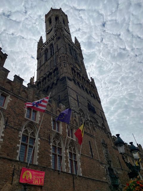 Bruges Guided Walking Tour: Stories, Mysteries and People - Market Square and the Belfry: Bruges in one glance