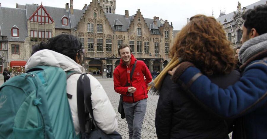 Bruges: History, Chocolate and Beer Walking Tour - Guide style and group atmosphere