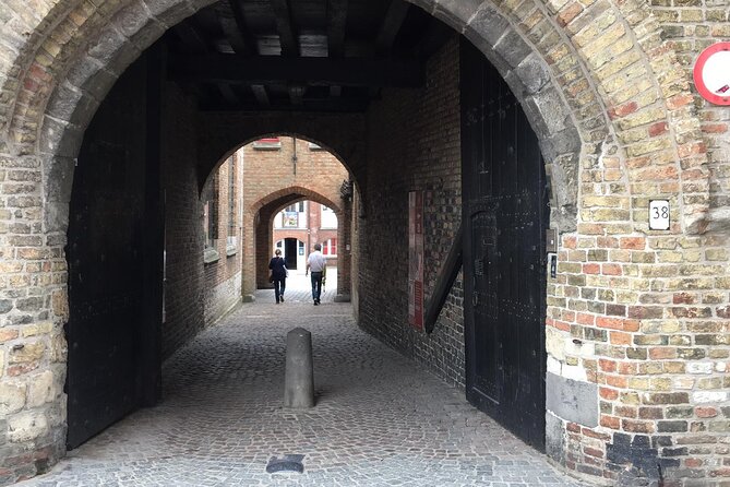 Bruges’ Legends and Hidden Treasures: A Self-Guided Audio Tour - Markt Square and the Belfort set the tone