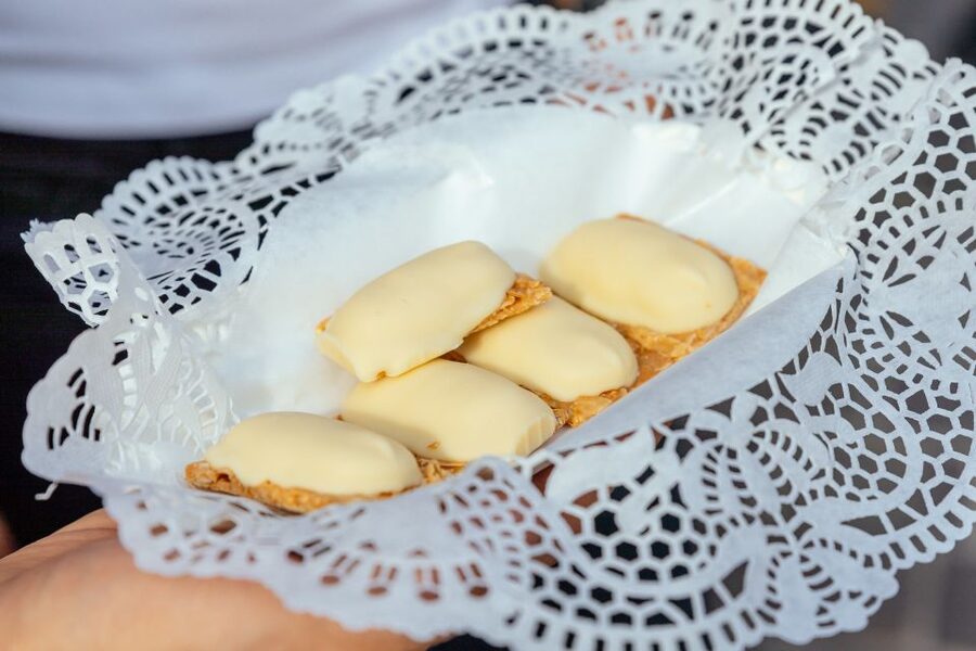 Bruges: Private Food Tour – 10 Tastings with Locals - Walking, timing, and practical comfort