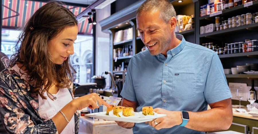 Bruges: Private Food Tour – 10 Tastings with Locals - Bruges food with a city walk attached