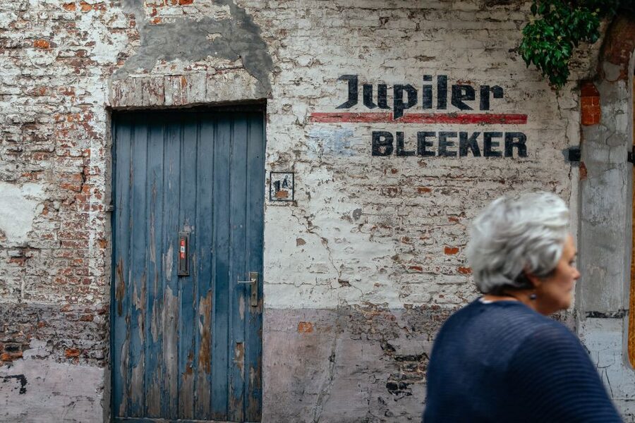 Bruges: Private Tour with Locals – Highlights & Hidden Gems - Pace, footwear, and access