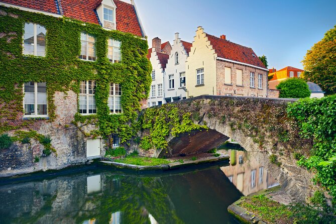 Bruges Scavenger Hunt and Highlights Self Guided Audio Tour - De Halve Maan Brewery and a useful pause