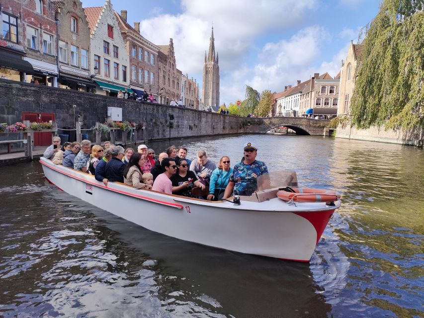 Bruges: Small Group Boat Cruise and Guided Walking Tour - Pace, clothing, and mobility