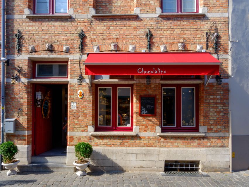 Bruges: Walking Tour, Canal Boat Trip w/Beer Tasting Option - Starting beside the Lake of Love