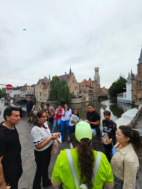 Bruges: Walking Tour with Hot Chocolate & Chocolate Tasting - Gruuthusemuseum, Dijver, and the canal view