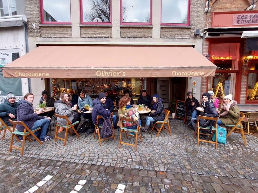 Bruges: Walking Tour with Hot Chocolate & Chocolate Tasting - Starting at Fnac in the city center