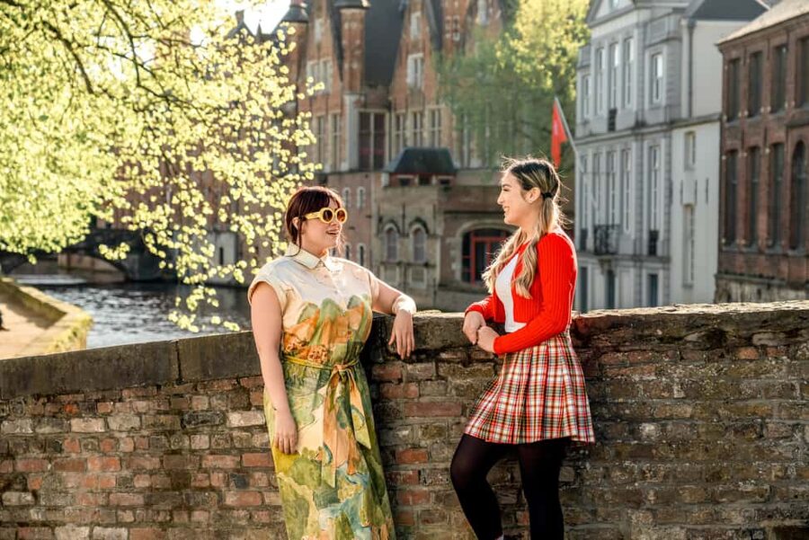 Bruges : Your private 1 hour photoshoot in the medieval city - Accessibility, language, and booking flexibility