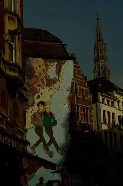 Brussels: 2-Hour Dark Side of Brussels Private Tour - Saint-Jean Square and Anneessens Tower reveal a less polished city