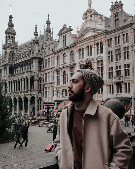 Brussels: 2-Hour Walking Tour of the Historic Center with a Local Guide - Meeting beneath the Belgian colors