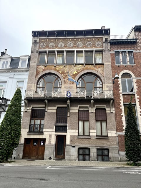 Brussels: 2-hours "Art Nouveau" Walking Tour - Walking tour or car-assisted sightseeing?