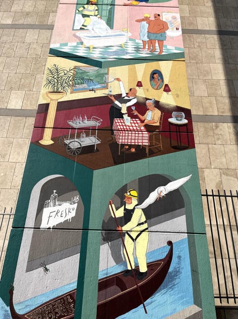 Brussels: 2 hours Private Walking Tour of the Comics Walls - Moving through the historic center