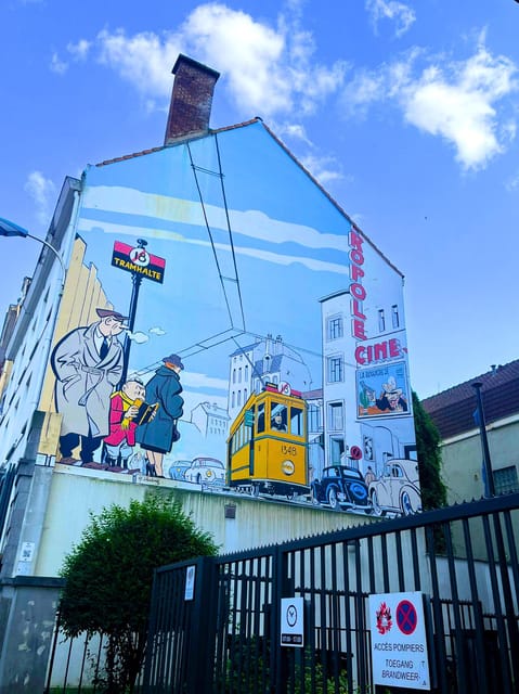 Brussels: 2 hours Private Walking Tour of the Comics Walls - What the private format changes